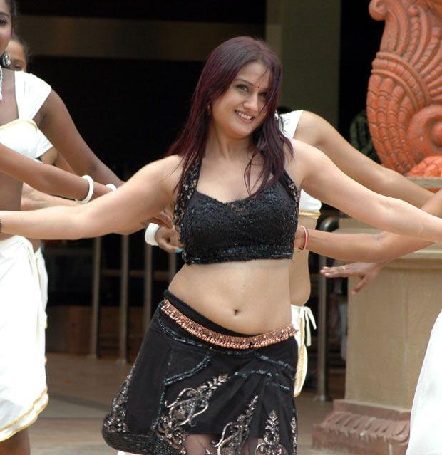 Sonia Agarwal Hot Pictures