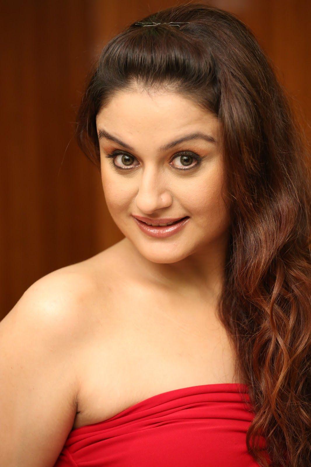 Sonia Agarwal Hot Sexy Photos