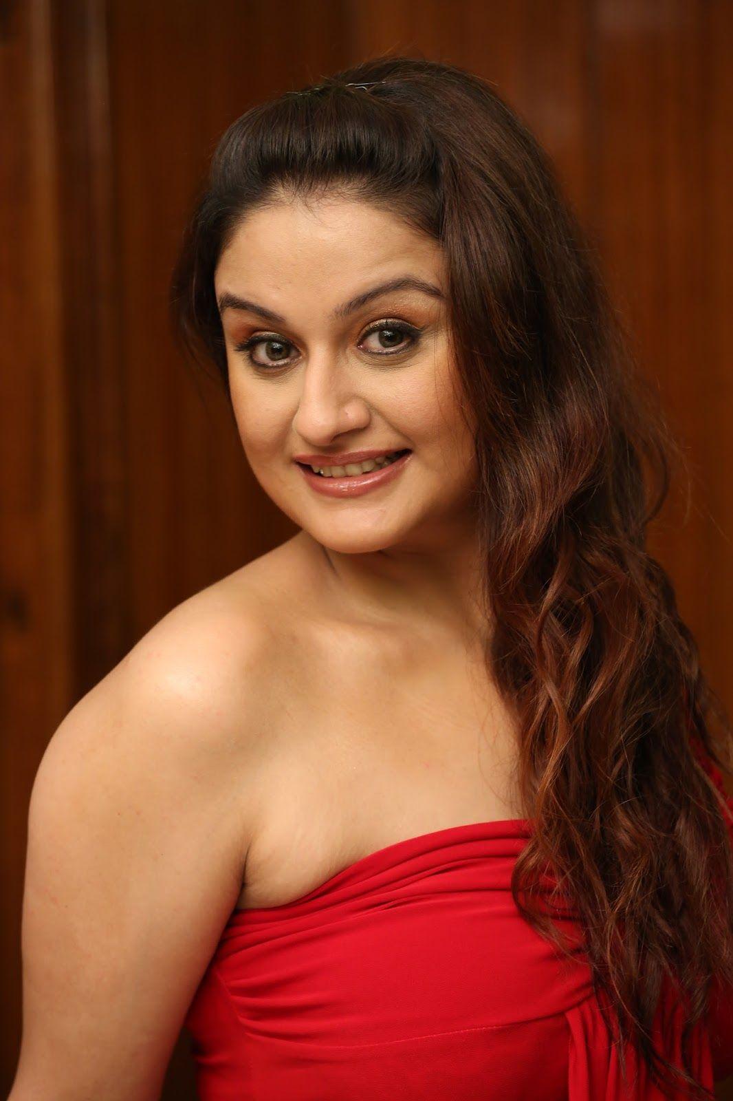 Sonia Agarwal Hot Sexy Photos