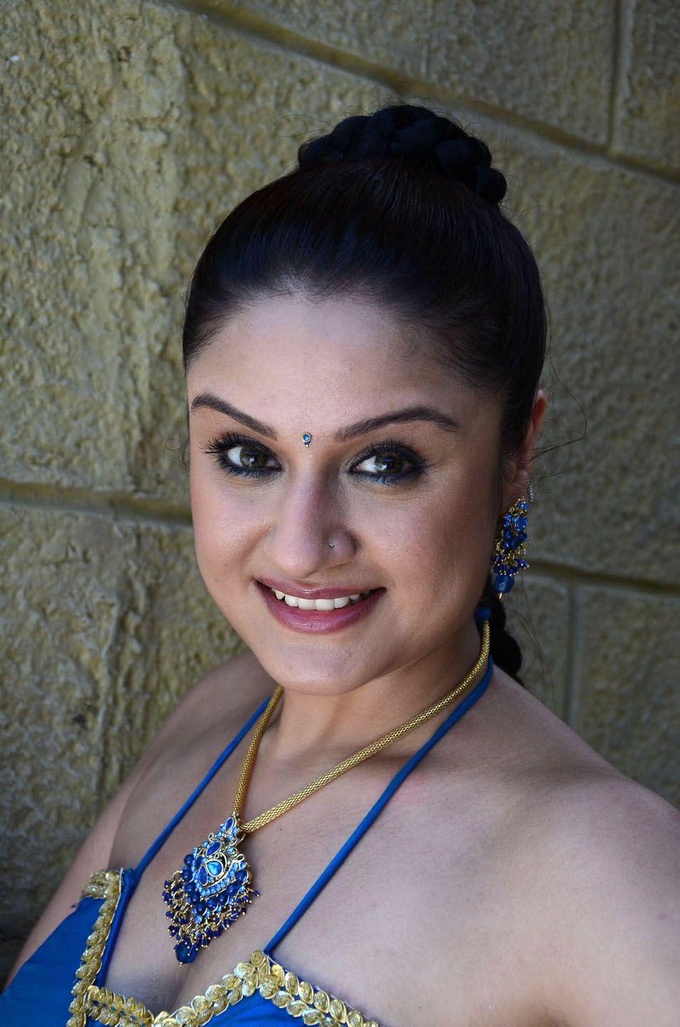 Sonia Agarwal New Hot Pics