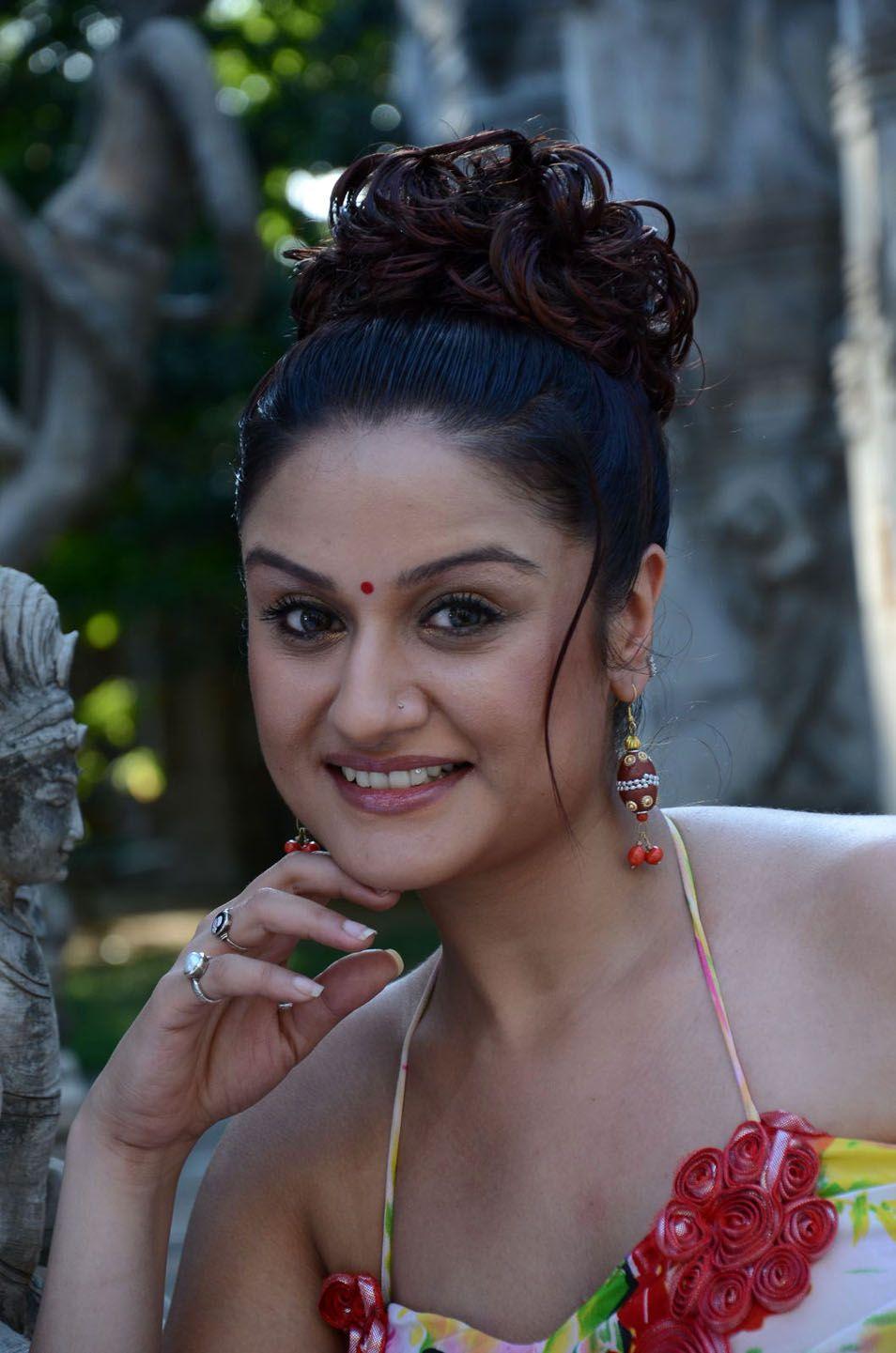 Sonia Agarwal New Hot Pics