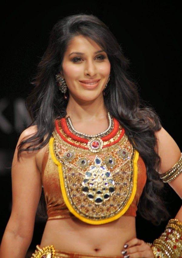 Sophie Choudary Sexy Pics