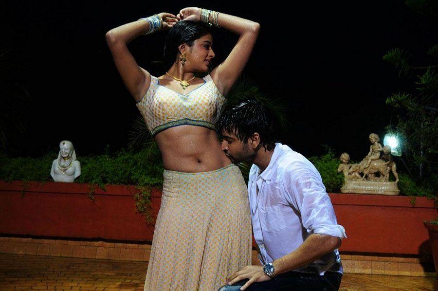 South Indian Actress deep Navel Kissing Photos