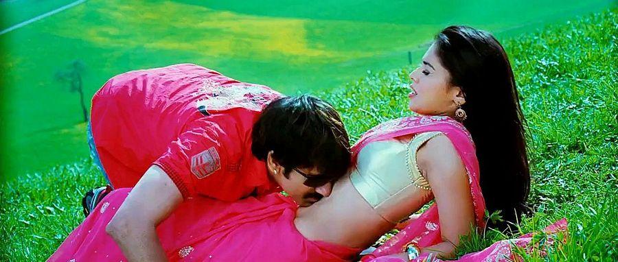 South Indian Actress deep Navel Kissing Photos