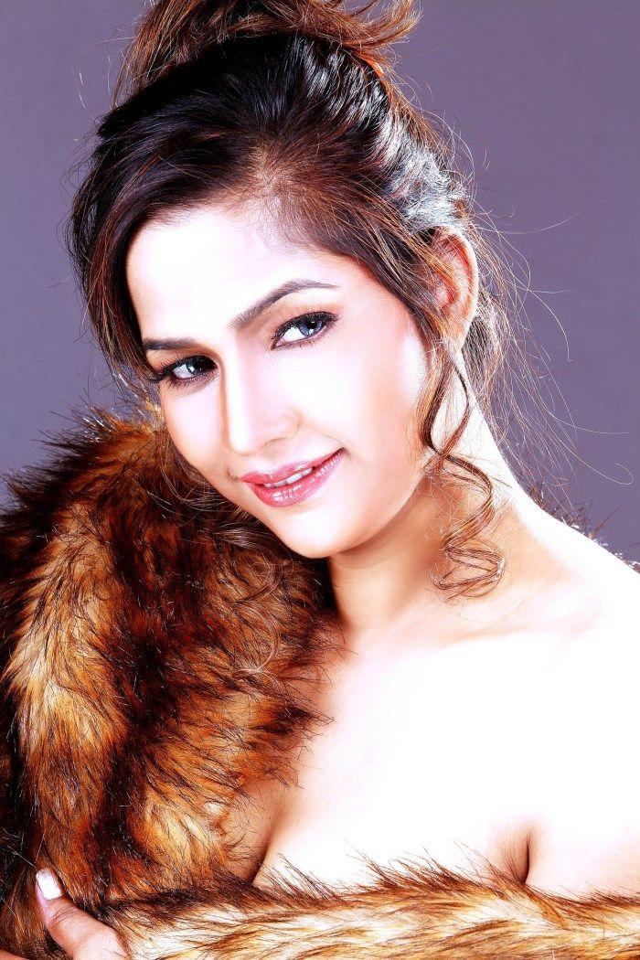South Indian Actress Tanisha Singh Hot Photos