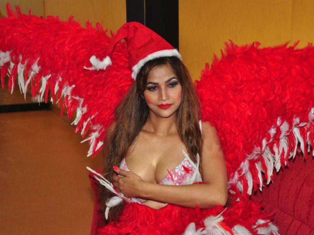 South Indian Actress Tanisha Singh Hot Photos