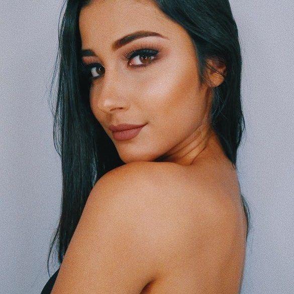 Stunning Model Dliviaa Latest Hot Photoshoot Stills