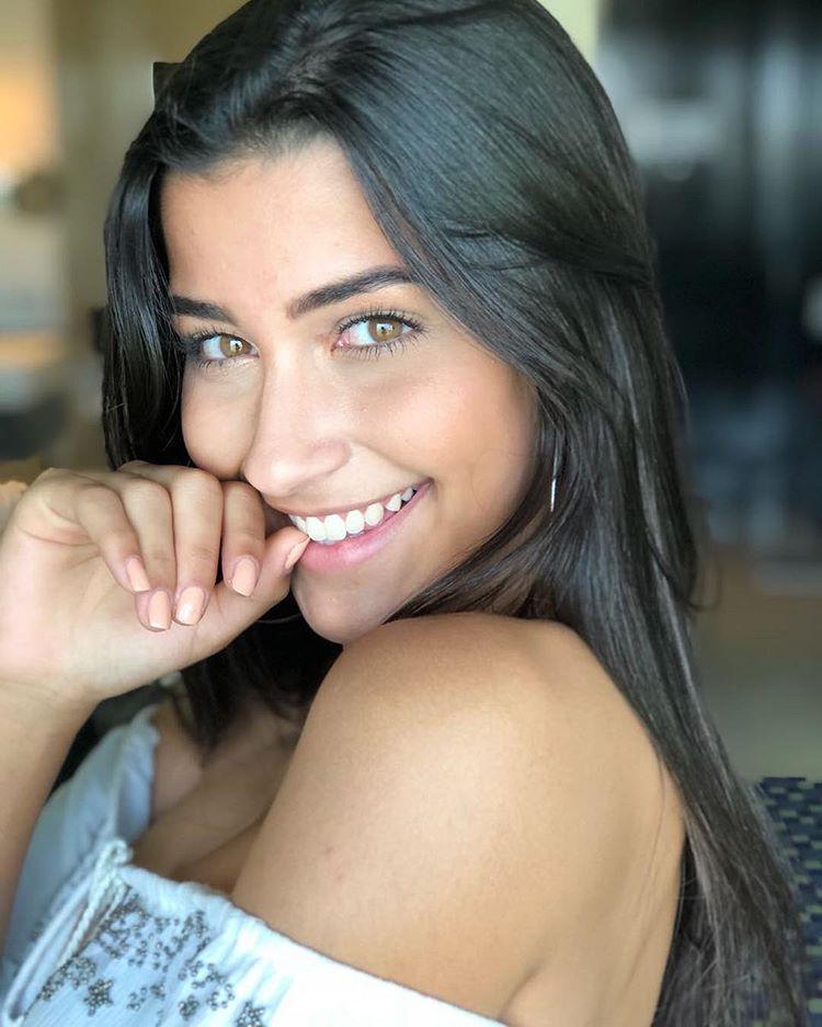 Stunning Model Dliviaa Latest Hot Photoshoot Stills