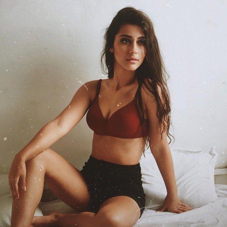 Stunning Model Dliviaa Latest Hot Photoshoot Stills