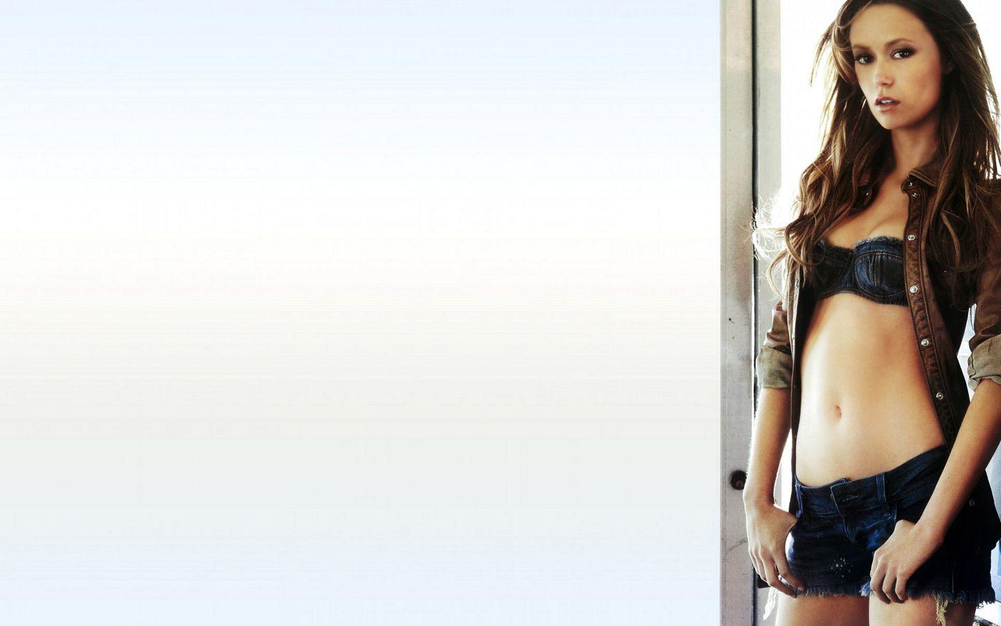 Summer Glau Hot Pics