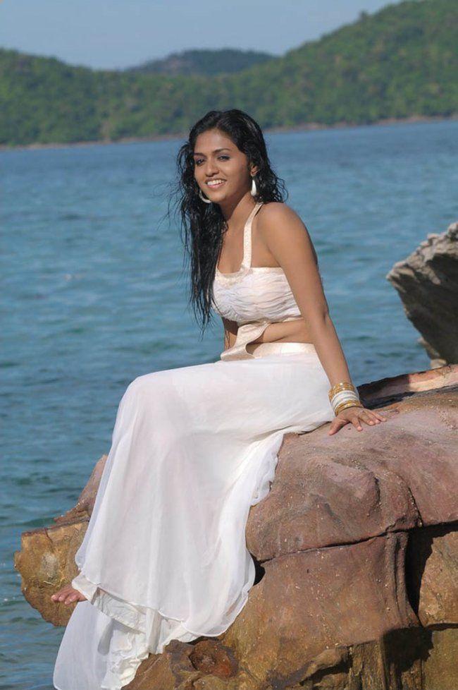 Sunaina Hot Sexy Pics