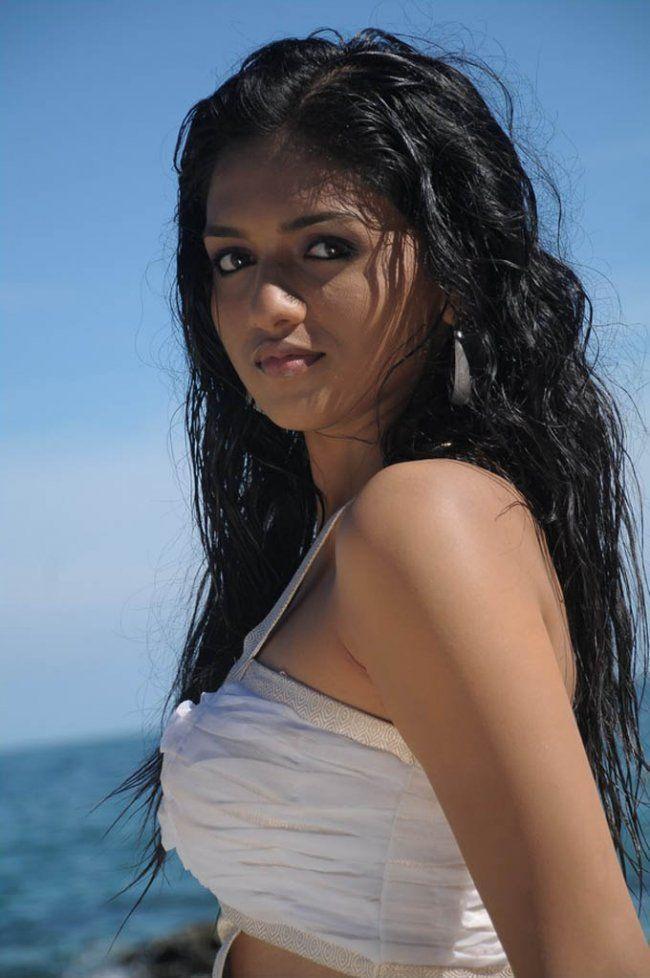 Sunaina Hot Sexy Pics