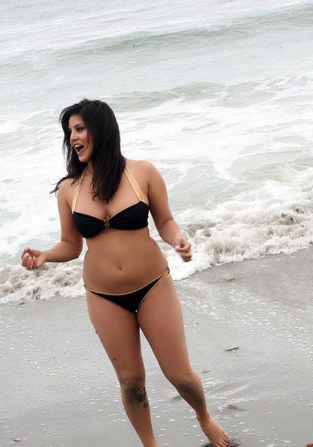 Sunny Leone Hot Bikini Pictures