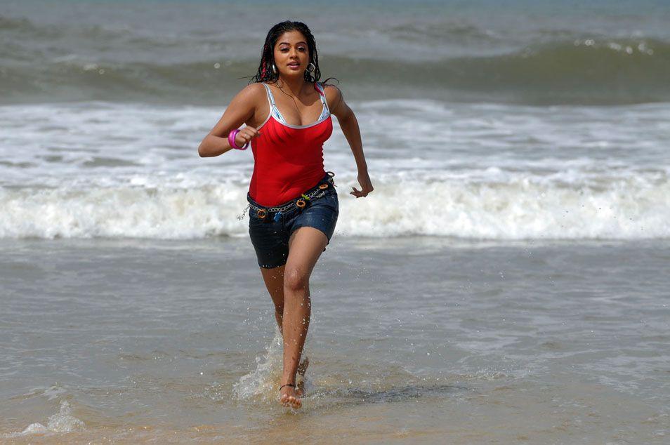 Super Sexy Priyamani Photos