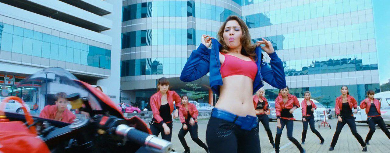 Tamanna Sexiest Navel Show