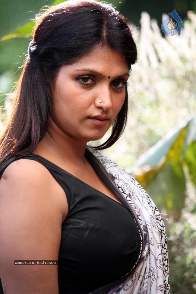 Tamil Actress Bhuvaneswari Hot Pics