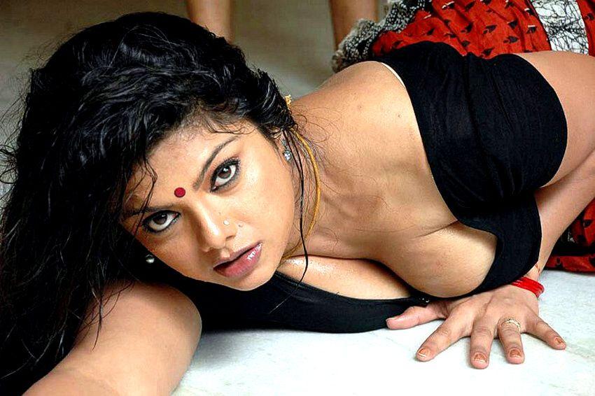 Tamil B Grad Actress Hot Pics