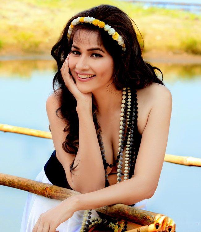 Tanisha Singh Hot spicy Photo Shoot