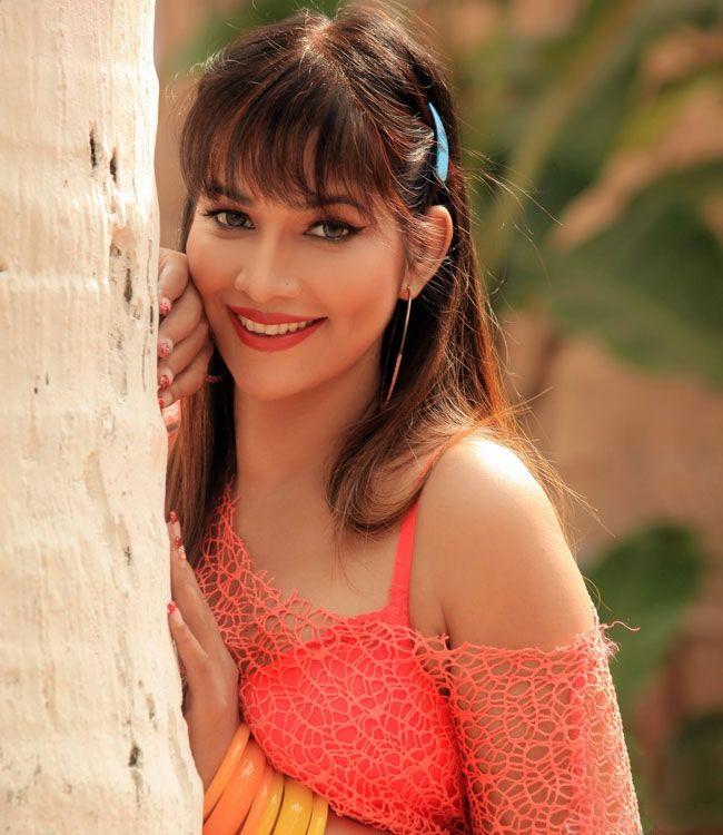 Tanisha Singh Hot spicy Photo Shoot