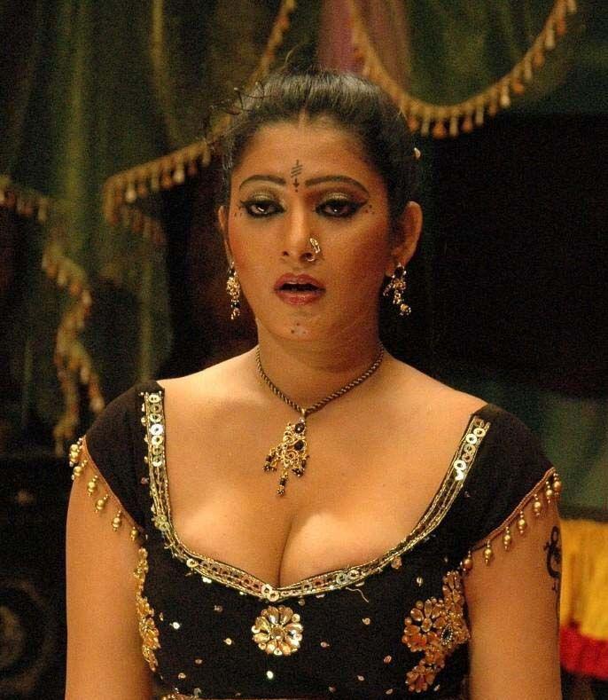 Taslima Sheik Hot Boobs Cleavages Pics