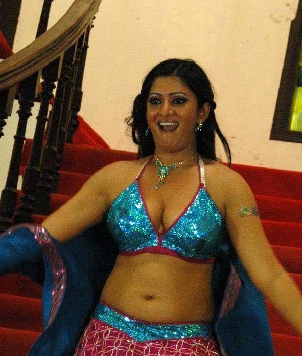 Taslima Sheik Hot Boobs Cleavages Pics