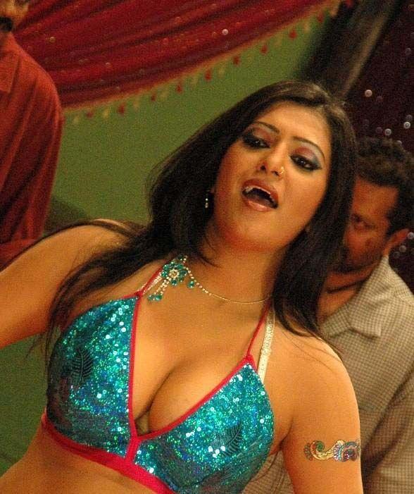Taslima Sheik Hot Boobs Cleavages Pics