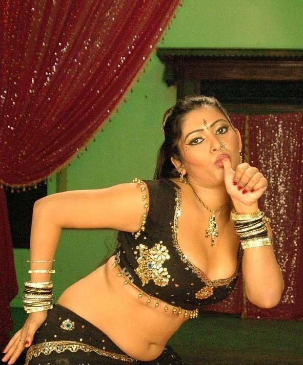 Taslima Sheik Hot Boobs Cleavages Pics