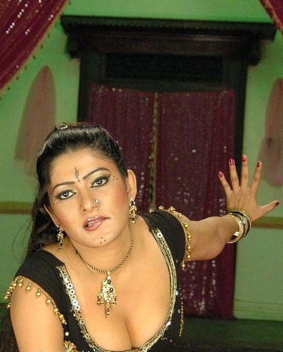 Taslima Sheik Hot Boobs Cleavages Pics