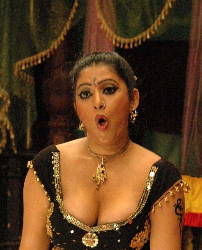 Taslima Sheik Hot Boobs Cleavages Pics