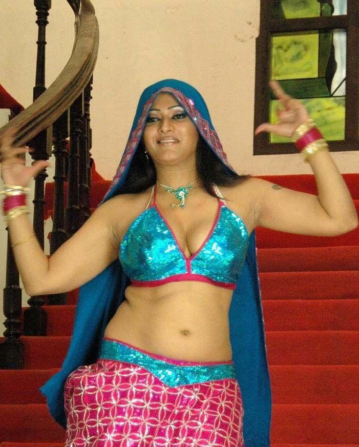 Taslima Sheik Hot Boobs Cleavages Pics