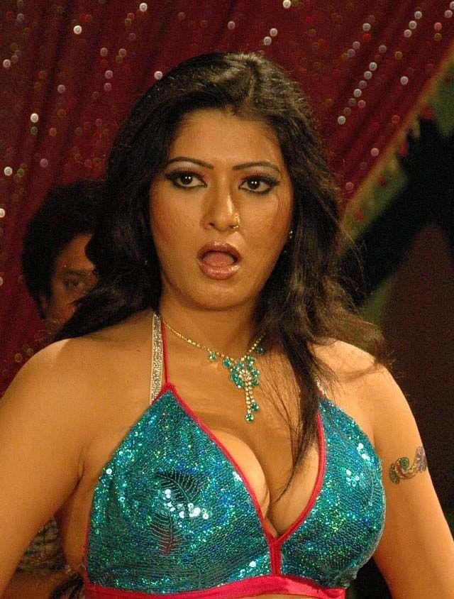 Taslima Sheik Hot Boobs Cleavages Pics