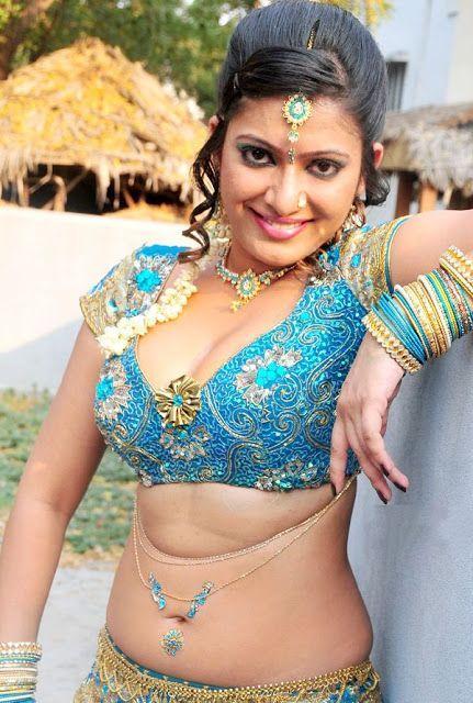 Taslima Sheik Hot Boobs Cleavages Pics