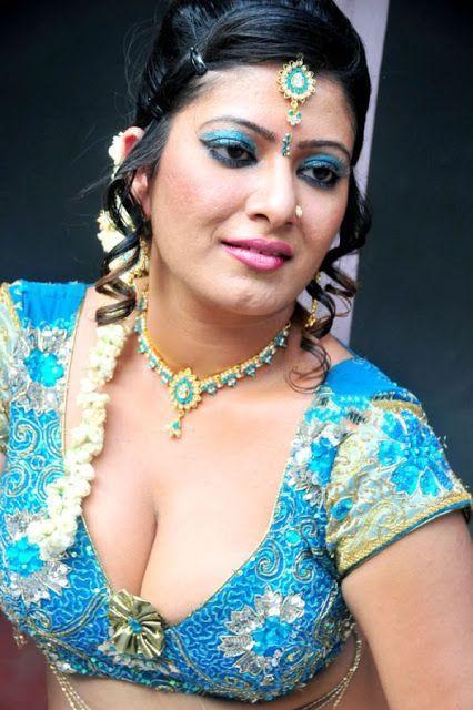 Taslima Sheik Hot Boobs Cleavages Pics