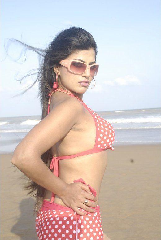 Telugu Actress Aarthi Puri Hot Spicy Photo Shoot Gallery