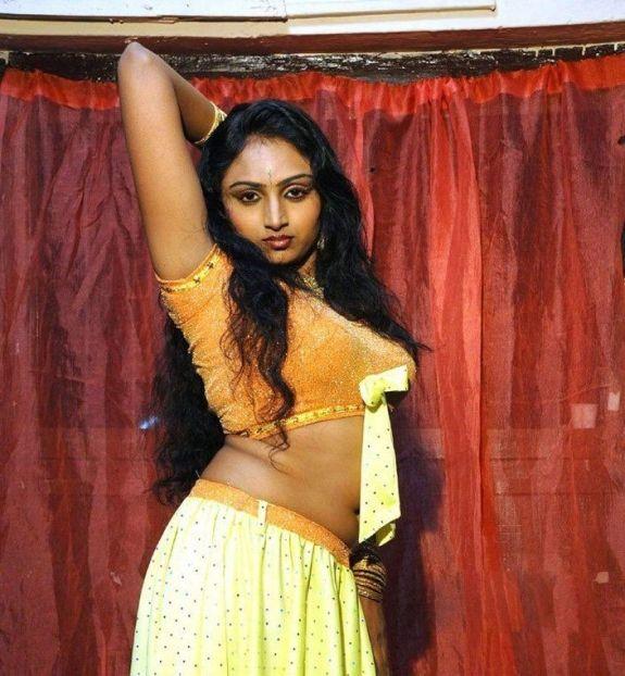 Telugu Actress Waheeda Romantic Pics