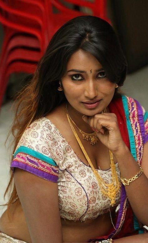 Telugu Anchor Swathi Naidu Hot Photos