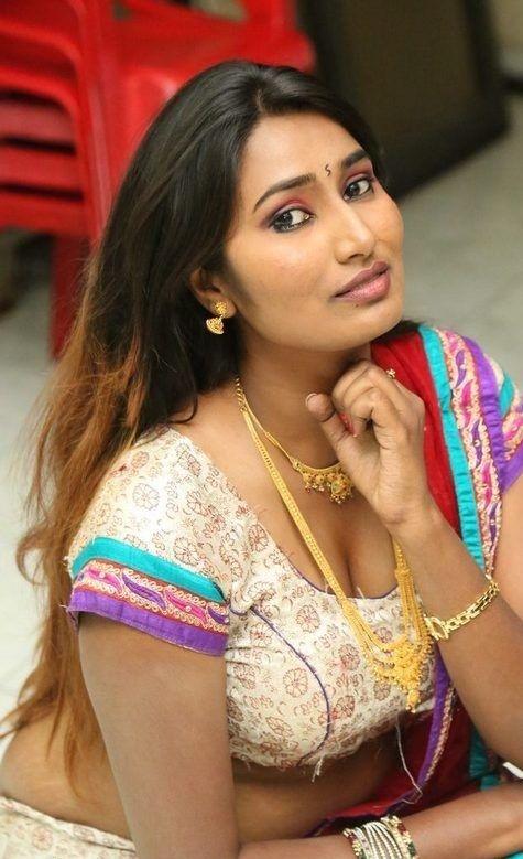 Telugu Anchor Swathi Naidu Hot Photos