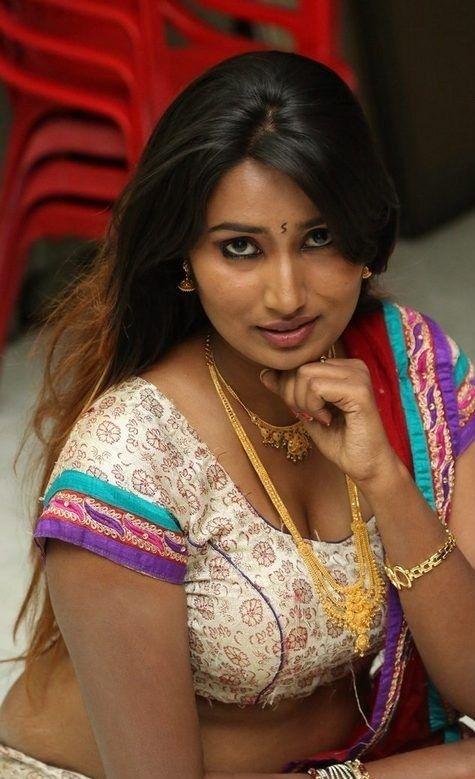 Telugu Anchor Swathi Naidu Hot Photos