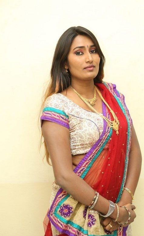 Telugu Anchor Swathi Naidu Hot Photos