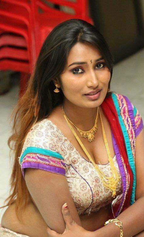 Telugu Anchor Swathi Naidu Hot Photos