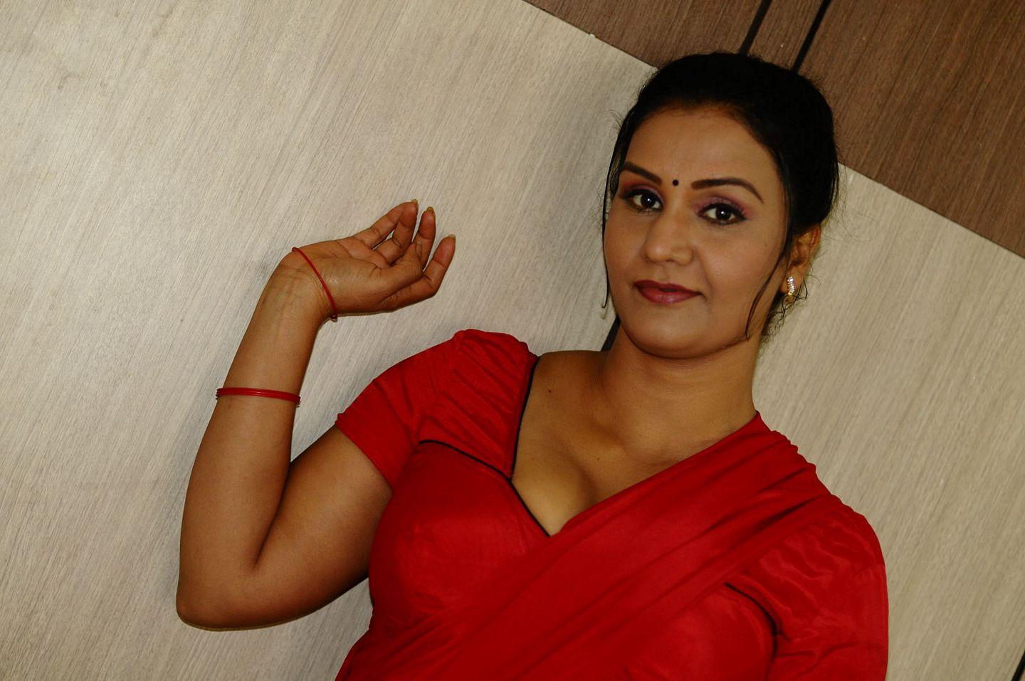 Telugu Side Actress Apoorva Hot Pictures