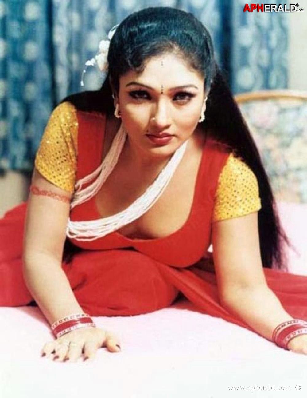 Telugu Vamp Actress Sexy Gallery
