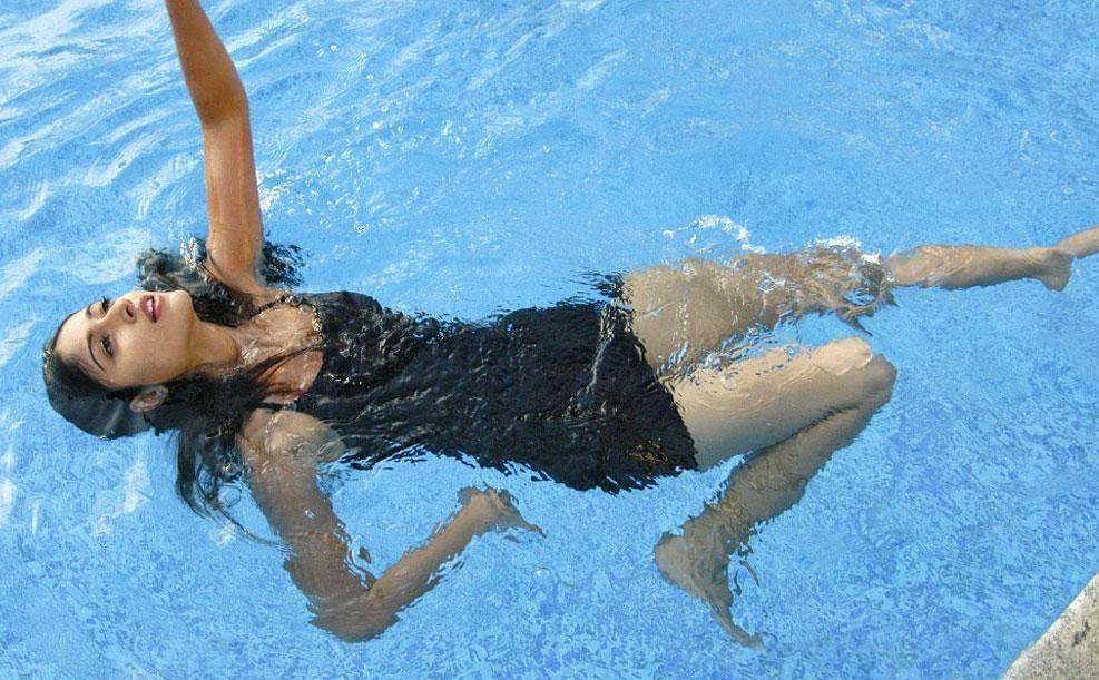 Tollywood Actress In Swimming Spicy Photos