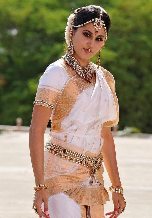 Tollywood Actress in White Saree Hot Pics