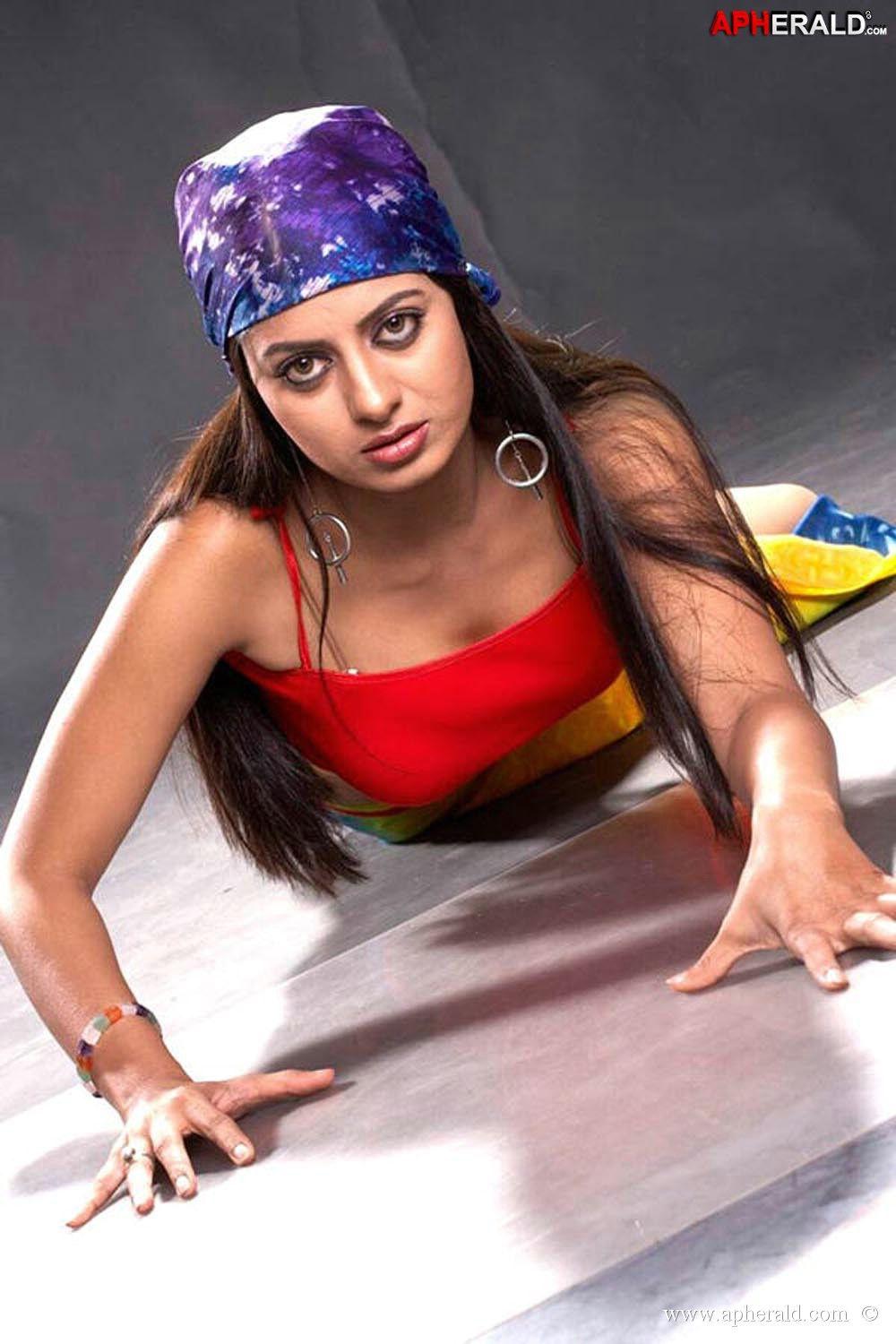 Tollywood Vamp Actress Hot & Sexy Photos