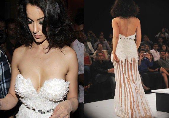 Top 20 Oops Hot Moments Of Bollywood Celebs