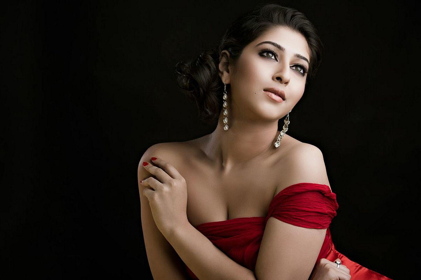 TV Actress Sonarika Bhadoria Hot Photos