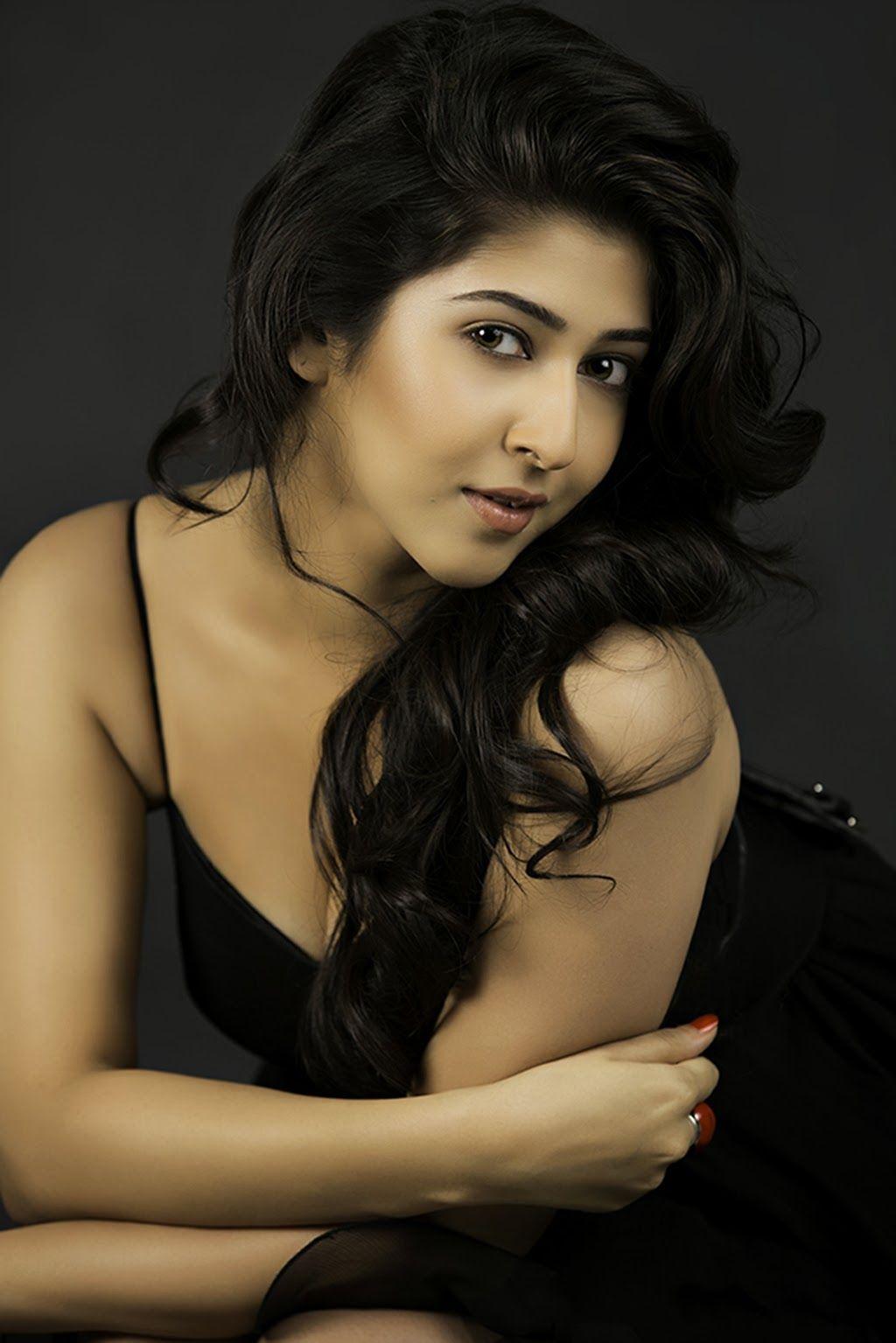 TV Actress Sonarika Bhadoria Hot Photos