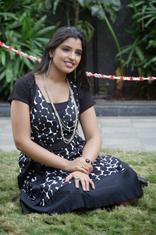 TV Anchor Shyamala Spicy Images
