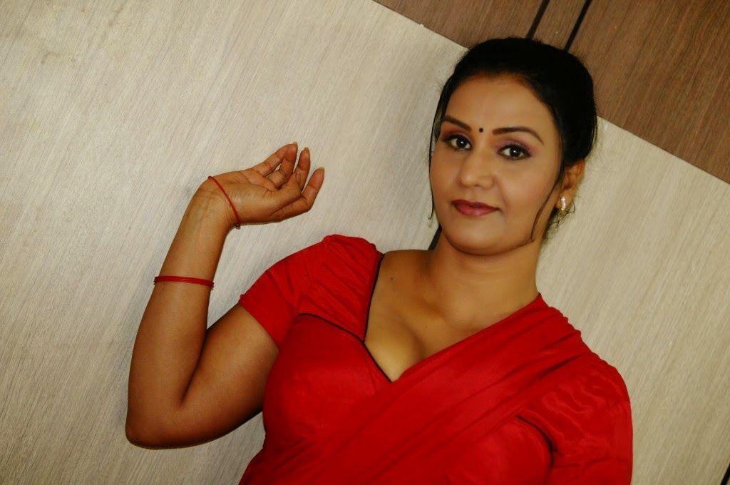 TV Serial Hot Aunty Stills